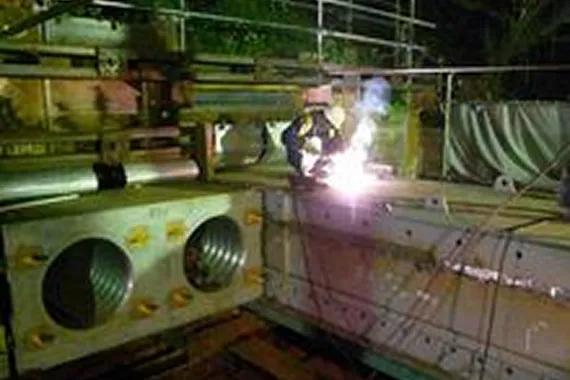 鋼製エレメント溶接の画像